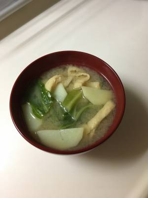 キャベツとじゃがのみそ汁