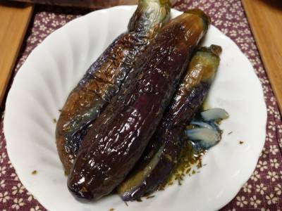 丸ごとなすのハーブ蒸し焼き