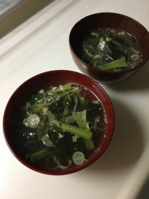 大根の葉とわかめのスープ