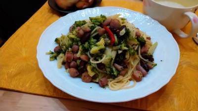 ブロッコリーとソーセージの簡単煮込みパスタ