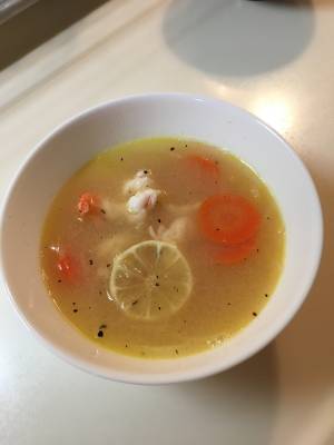 えびのレモン風味スープ