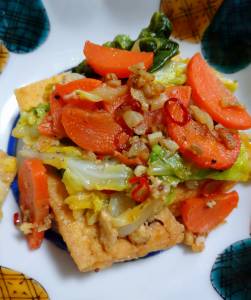 キャベツと厚揚げのピリ辛炒め