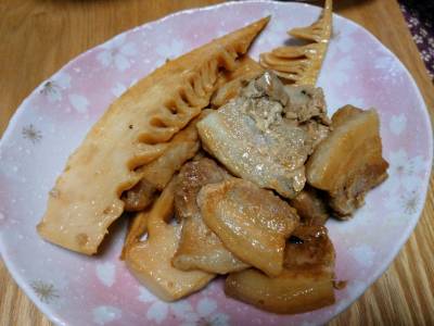 たけのこと豚バラの炊いたん