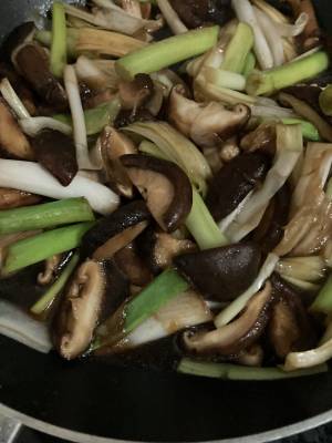 ねぎとしいたけの炒め物