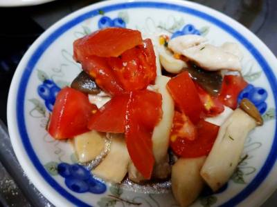 エリンギと鶏ささ身、ミニトマトのサラダ