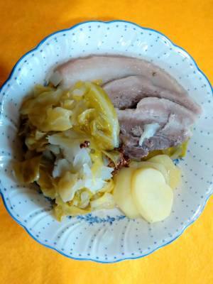 春キャベツの簡単シュークルート