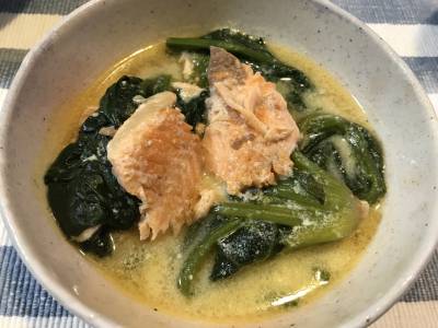 ほうれんそうと焼き鮭の豆乳仕立て