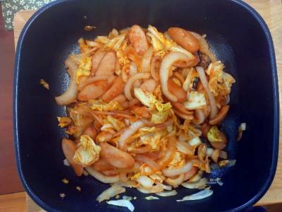 キャベツとソーセージのケチャップ炒め