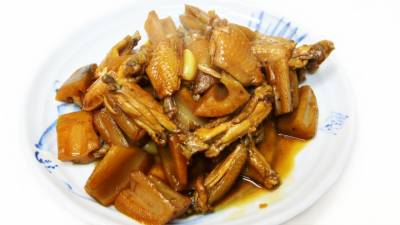 れんこんと鶏手羽の黒酢煮