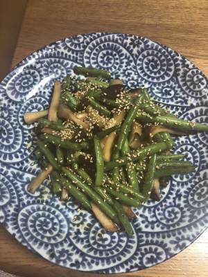 エリンギといんげんのピリ辛きんぴら