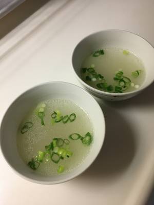 鶏皮だしのスープ