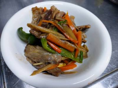 牛肉とごぼうのバターしょうゆ炒め