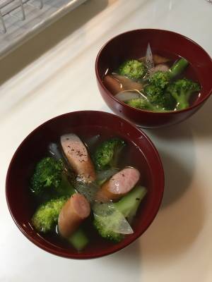 ソーセージとブロッコリーのスープ