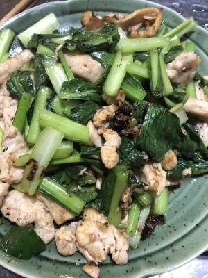 鶏肉と小松菜の炒め物