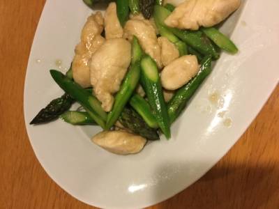 アスパラガスと鶏ささ身のしょうが炒め