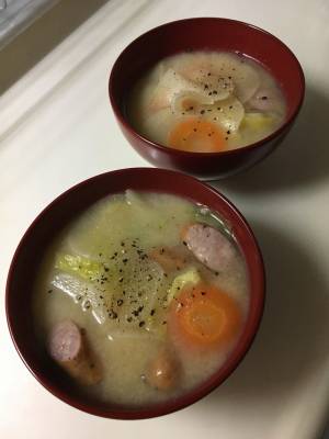 残り野菜のみそスープ