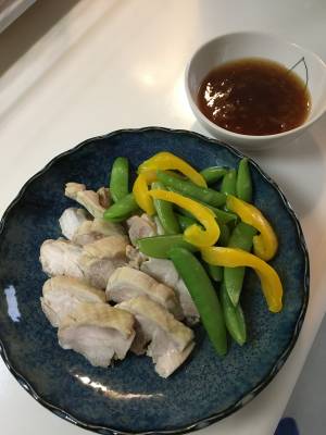 緑茶ゆで鶏 梅肉ソース