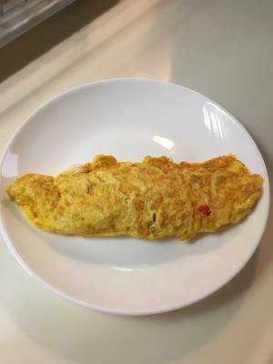 ミニトマトとチーズ入りオムレツ