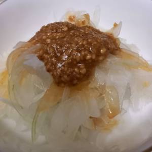 オニオンスライスのごまドレッシング