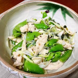 スナップえんどうと鶏むね肉の野沢菜炒め