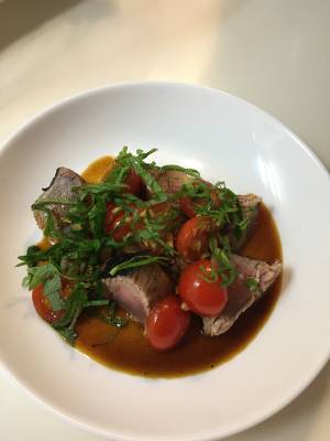 かつおステーキ ガーリックミニトマトソース