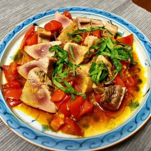 かつおステーキ ガーリックミニトマトソース