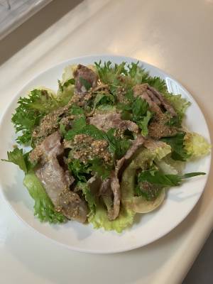 焼きしゃぶと香り野菜のごま酢がけ