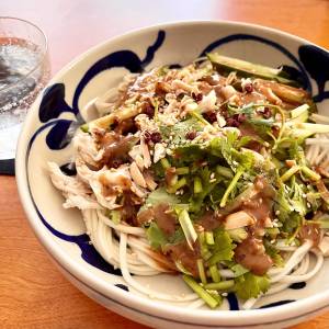 四川風ごまだれワンタン