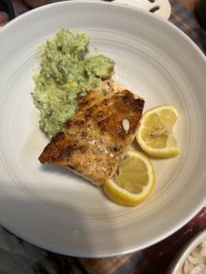 さけのムニエル グリーンマヨソース