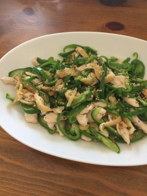 ピーマンと油揚げの細切り炒め