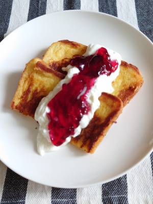 フレンチトースト ヨーグルト添え