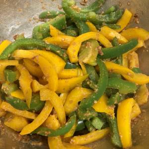 ピーマンのからしごまあえ