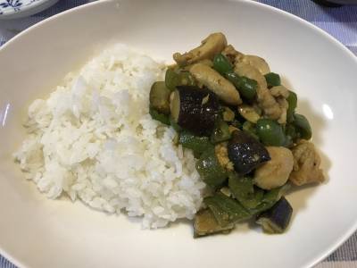 なすと鶏肉のドライカレー