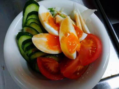 半熟卵×ごま油のシャキとろサラダ