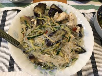 ゆでなすとささ身の春雨あえ