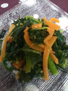 ほうれんそうと海藻、にんじんのナムル