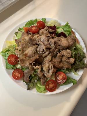 スタミナ焼き肉サラダ