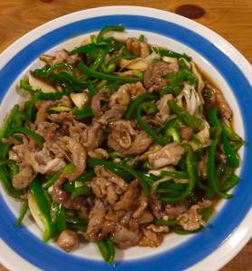 ピーマンと豚肉の黒酢炒め