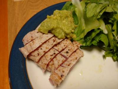 まぐろステーキ アボカドソース