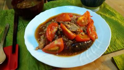 どっさりトマトとなすのそぼろ煮