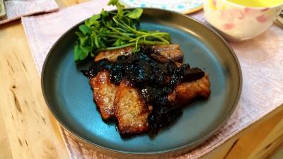 豚肉ソテー プルーン仕立て