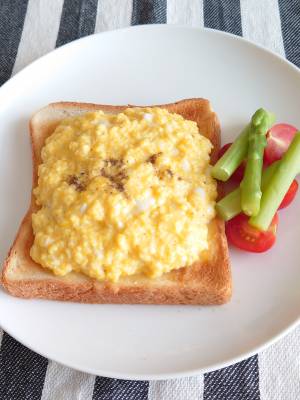 スクランブルエッグのクロックマダム