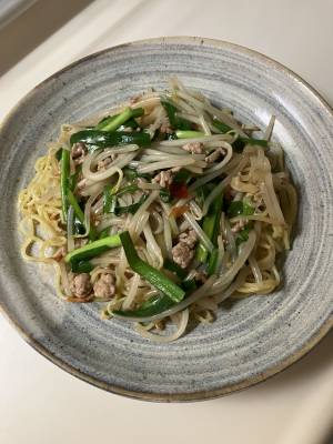 にらともやしのあんかけ焼きそば