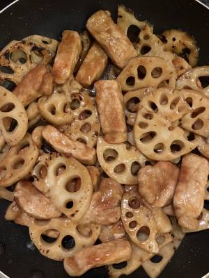 れんこんと豚肉の黒酢炒め