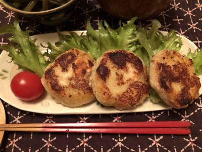 秋鮭（さけ）の焼きコロッケ