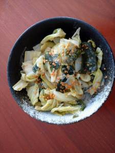 わかめと春キャベツのごまからし酢じょうゆあえ