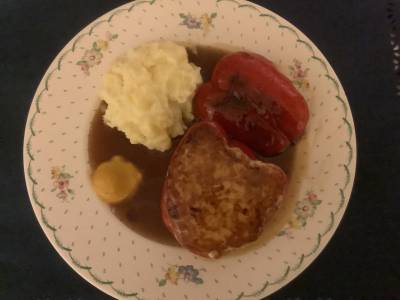 パプリカの肉詰め　マッシュポテト添え