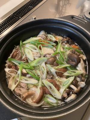 梅塩こうじ豚ときのこの鍋