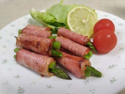 アスパラガスのベーコン巻き