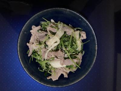 豚こまと豆苗の塩昆布炒め